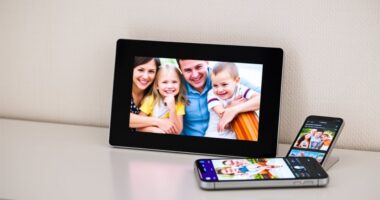 email capable digital photo frames